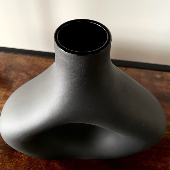 H&M Black Donut 9” Vase - Hard to find - Picture 3 of 8